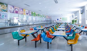 新闻中心-江门市德宇餐饮管理服务有限公司-大型工厂如何选择正规靠谱的食堂承包商？